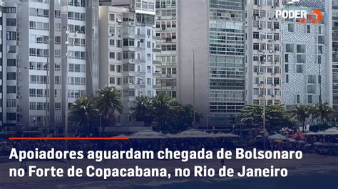 Apoiadores Aguardam Chegada De Bolsonaro No Forte De Copacabana No Rio