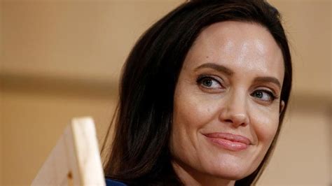 Angelina Jolie Reveals Bells Palsy Diagnosis In Vanity Fair Al