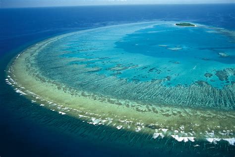 The Amazing World The Great Barrier Reef Islands Worlds Largest