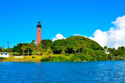 Jupiter Lighthouse at Jupiter Inlet - JupiterFloridaUSA.com