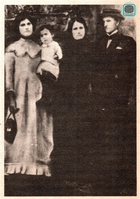 CÉSAR VALLEJO Y UNA FOTO CON SUS HERMANAS TRILCE III CANAL MUSEAL