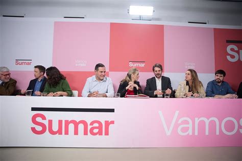 Yolanda Díaz lanza su candidatura a la dirección de Sumar con figuras