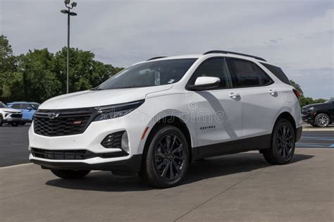 Chevrolet Equinox Rs Display Chevy Offers The Equinox With A 15l