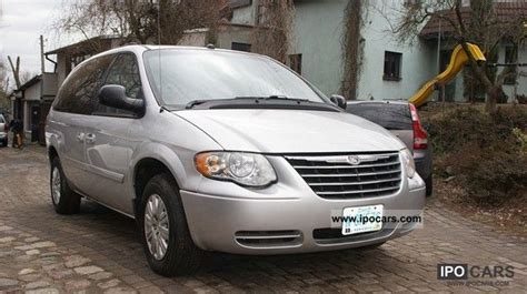 2005 Chrysler Town Country Lx Car Photo And Specs