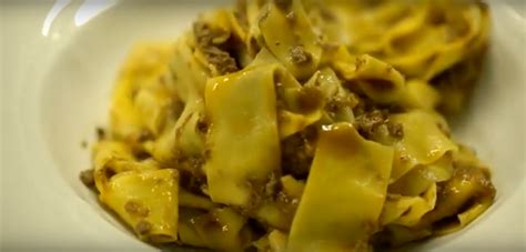 Pappardelle al ragù di cinghiale la tradizione toscana dal gusto