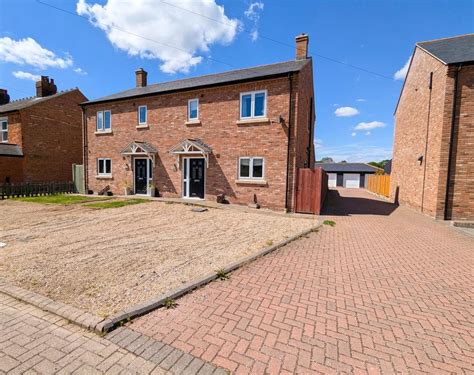 Tempsford Road Sandy Sg19 3 Bed Semi Detached House For Sale £375000