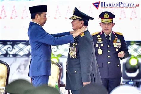 Presiden Jokowi Berikan Kenaikan Pangkat Jenderal Kehormatan Kepada