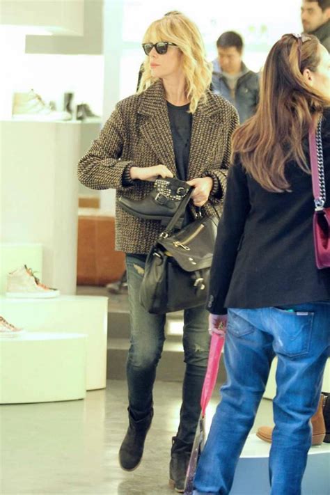 Alessia Marcuzzi, shopping in via Frattina e linguacce ai fotografi ...