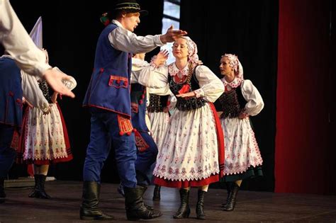 Regional costumes and traditional dances... - Polish Folk Costumes ...