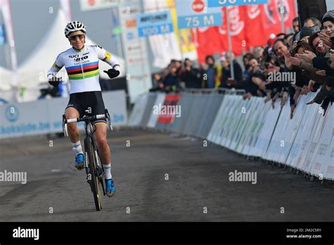 Belgian Sanne Cant Celebrates As She Crosses The Finish Line At The