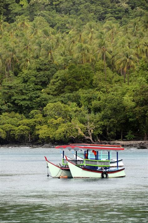 Barco Que Bucea En Pulau Weh Sumatra Indonesia Imagen De Archivo