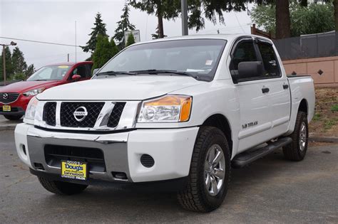 Pre Owned Nissan Titan Sv Crew Cab Pickup