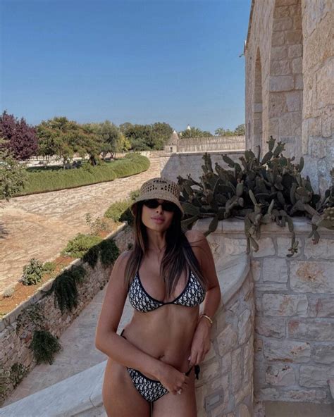 Svi Nose Ovaj Dior Bikini S Logotipom Buro