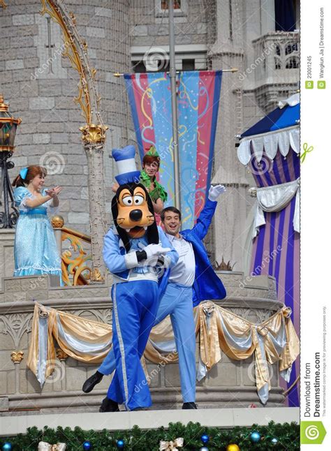 Goofy in Disney World editorial image. Image of florida - 23001245