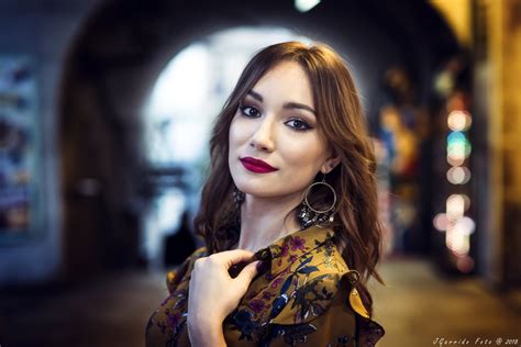 Download Depth Of Field Earrings Brown Eyes Brunette Lipstick Woman