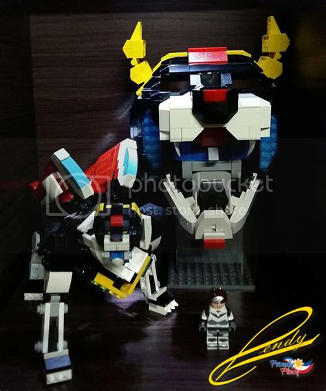 Non-TF: - LEGO Voltron - Legendary Defender Bust | TFW2005 - The 2005 Boards