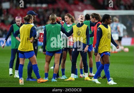 Vor Dem Internationalen Freundschaftsspiel Im Wembley Stadium London