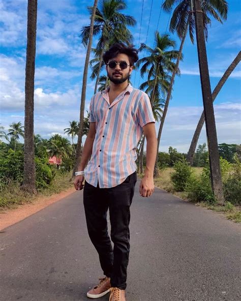 The Perfect Tropical Outfit For Men Mens Outfits Mens Suits