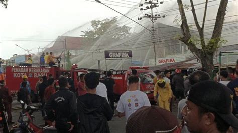 Rumah Makan Dan Percetakan Grafika Di Jalan Imam Bonjol Pontianak