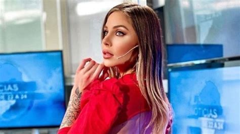 Con una diminuta bikini Romina Malaspina posó frente al espejo MDZ