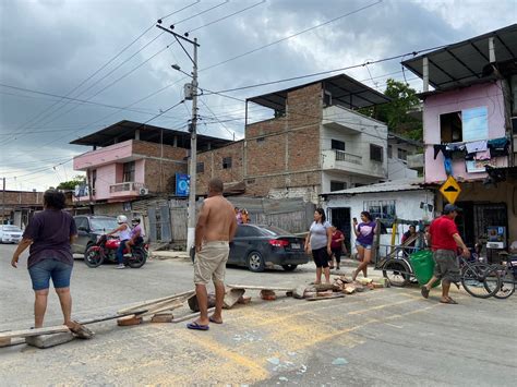 Protesta en Portoviejo por falta de agua cierra vía a Pachinche Centro