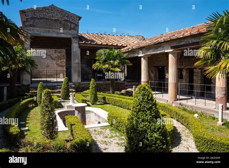 Atrium in a typical roman villa of the ancient pompeii hi-res stock ...