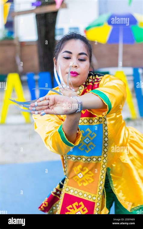 Indigenous Dance Hi Res Stock Photography And Images Alamy