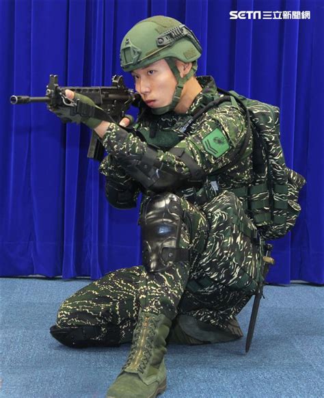 陸戰隊數位虎斑迷彩野戰服憲兵勤務服裝｜娛樂圖輯｜娛樂星聞 Starsetncom