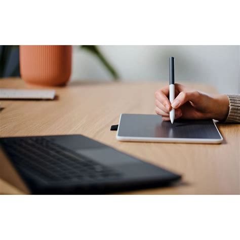 Wacom One M pen tablet