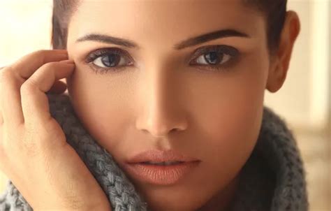 Обои girl hot sexy fashion eyes smile beautiful model на телефон и рабочий стол раздел