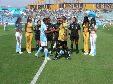 Cobresol Fbc Moquegua Sporting Cristal Vs Cobresol Partido En El Estadio San Martín De Porres Lima