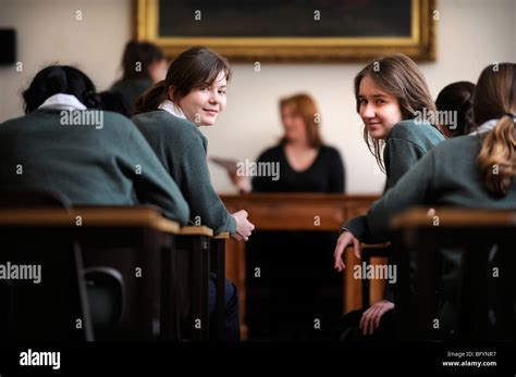 Two Girls From Cheltenham Ladies College Gloucestershire Uk Stock