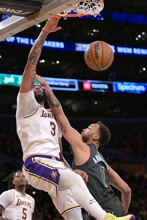 Anthony Davis Injury Update As Los Angeles Lakers Star Exits Game After