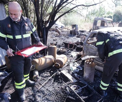 Siena Incendio Doloso Fa Scoprire Discarica Abusiva