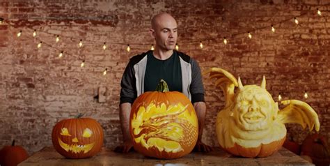 Pumpkin Carving Expert Demonstrates 13 Levels Of Pumpkin Carving ...