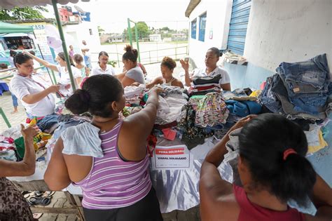 Mulheres Aproveitam Manh De Cuidados Promovida Por Feira Solid Ria Em