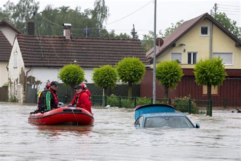 Поплави во Германија Железничкиот сообраќај меѓу Берлин и Минхен е во