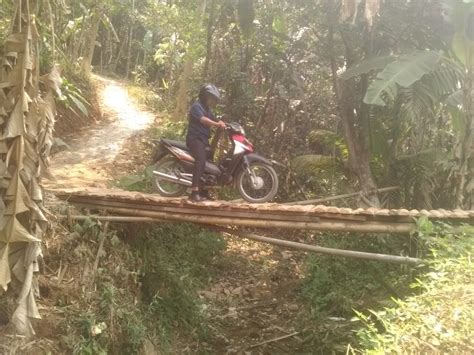 Jembatan Penghubung Dua Kecamatan Nyaris Roboh Pasundan Ekspres