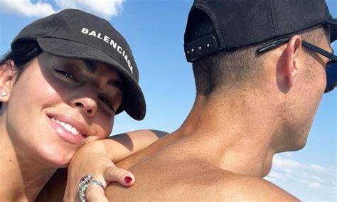 Em Lisboa Georgina Rodriguez Mostra Se A Mimar Ronaldo E Revela