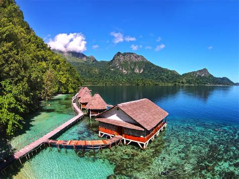 Wisata Maluku Paling Populer Yang Harus Kamu Kunjungi