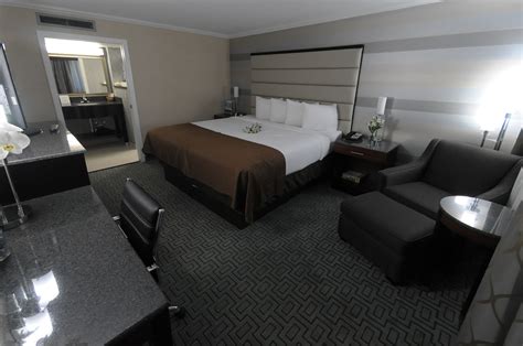 Plainview Hotel Coupons for Plainview, New York - FreeHotelCoupons.com