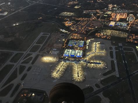 KCLT in the evening (And bonus picture of Downtown) : r/aviation