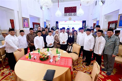 Presiden Dan Kabinet Indonesia Maju Berbuka Puasa Bersama Sekretariat