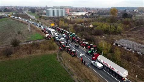 Poljoprivrednici Nastavljaju Protest Blokada Puta Bavani Te Kovin