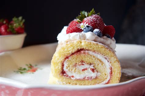 Berry Swiss Roll – La Retro Recipe