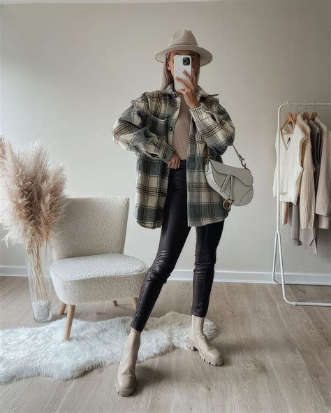 Nude Chelsea Boots Outfits For The Fall Styleoholic