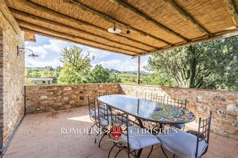 CASALE DI LUSSO CON PISCINA IN VENDITA A MONTEPULCIANO TOSCANA