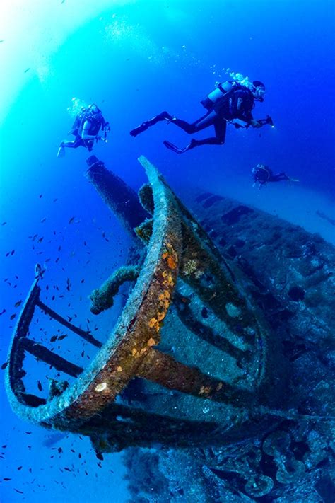 PLONGEZ DANS LHISTOIRE PLONGEZ SUR LE SOUS MARIN LE RUBIS