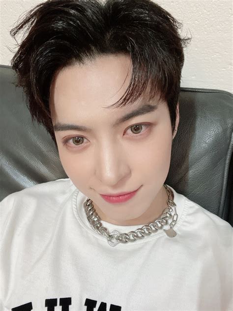 OMEGA X on Twitter: "[#OX] 불태웠다람쥐 ️ #OMEGA_X #오메가엑스 #휘찬 #HWICHAN https