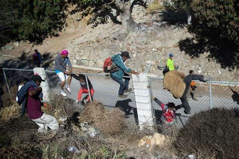 Environ 500 migrants tentent en vain de franchir la frontière